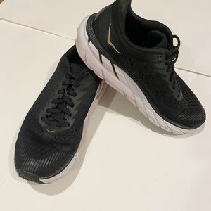 HOKA Clifton 7 Sneakers Size 7.5 Black Gold